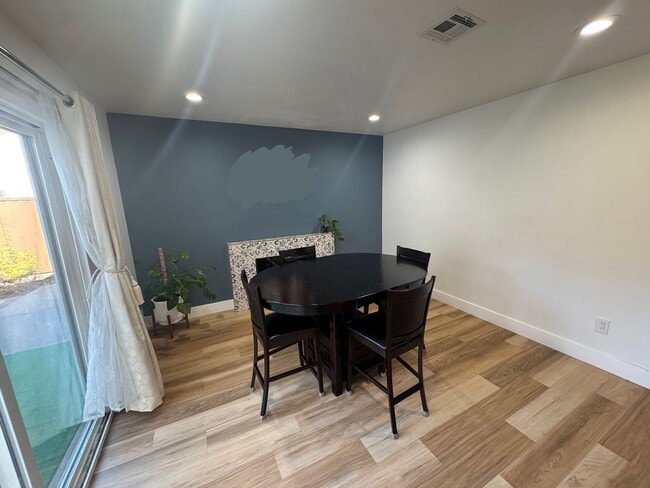 Building Photo - Bright and Modern 3BD/2BA Single-Family Ho...