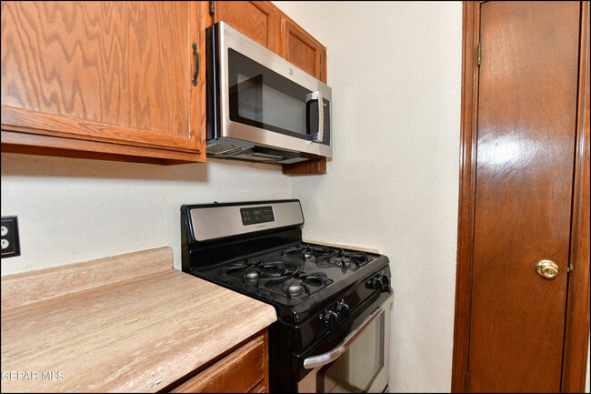 Building Photo - 4872 Maureen Cir