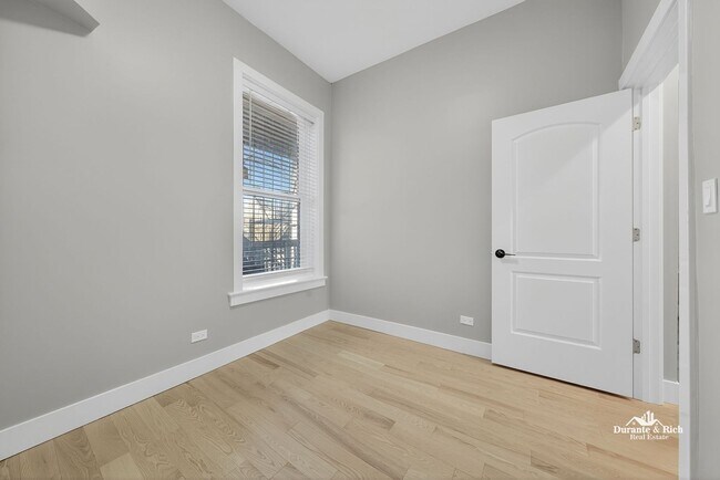 Building Photo - Fantastic 3-Bedroom Has All the Amenities