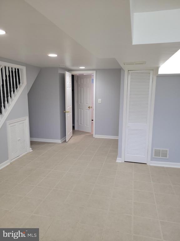 Building Photo - 2212 Vailthorn Rd