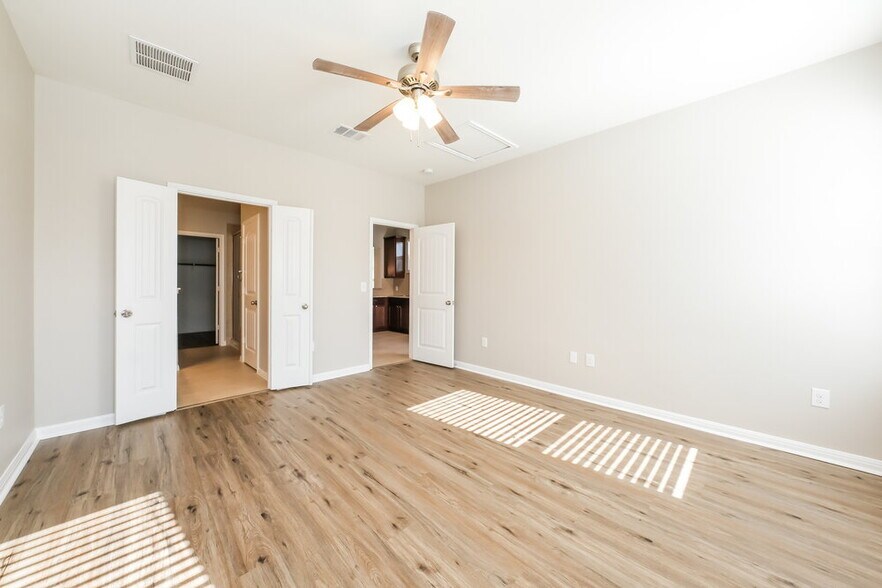 Building Photo - 415 N Heatherwilde Blvd