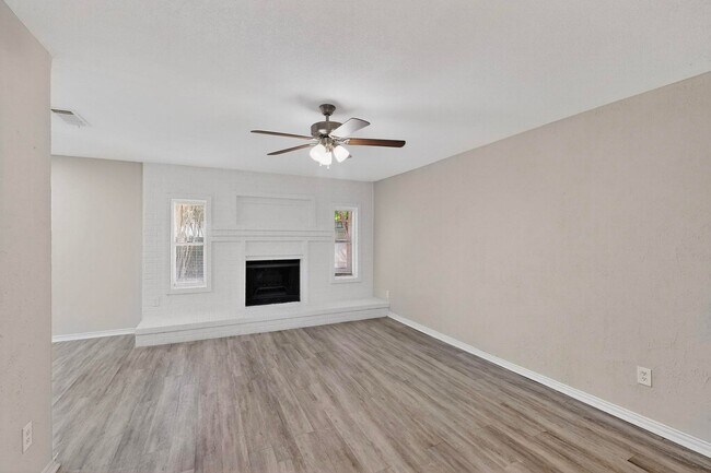 Building Photo - Cozy Living Near Rockwall Lake