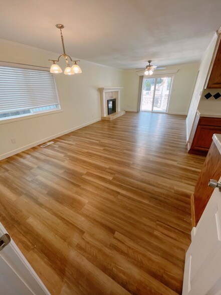 Building Photo - 1336 El Camino Dr