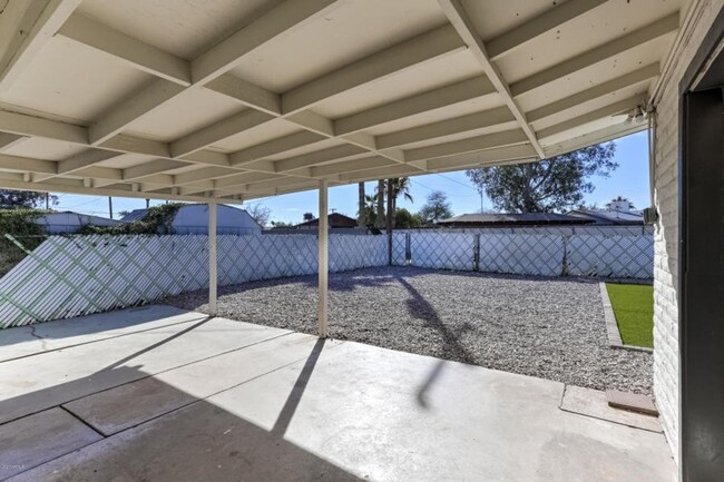 Building Photo - Fully remodeled 3 bed/2 bath home in desir...