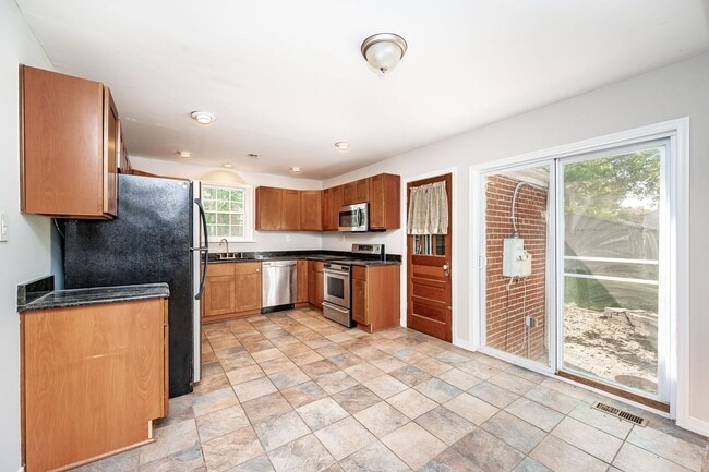 Building Photo - In The Heart Of RVA, close to VCU, Fan, Carytown & More