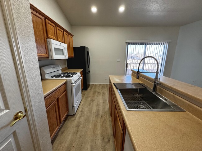 Building Photo - 1109 Meadowlark Way SE