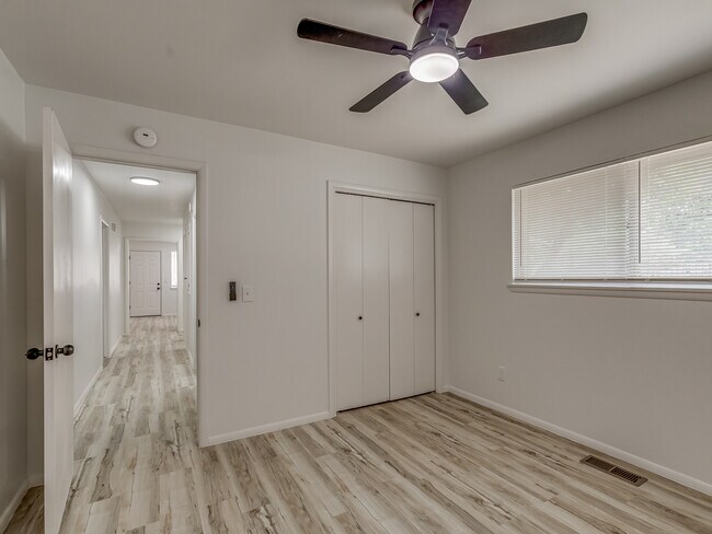 Building Photo - 1700 N Alexander Ln