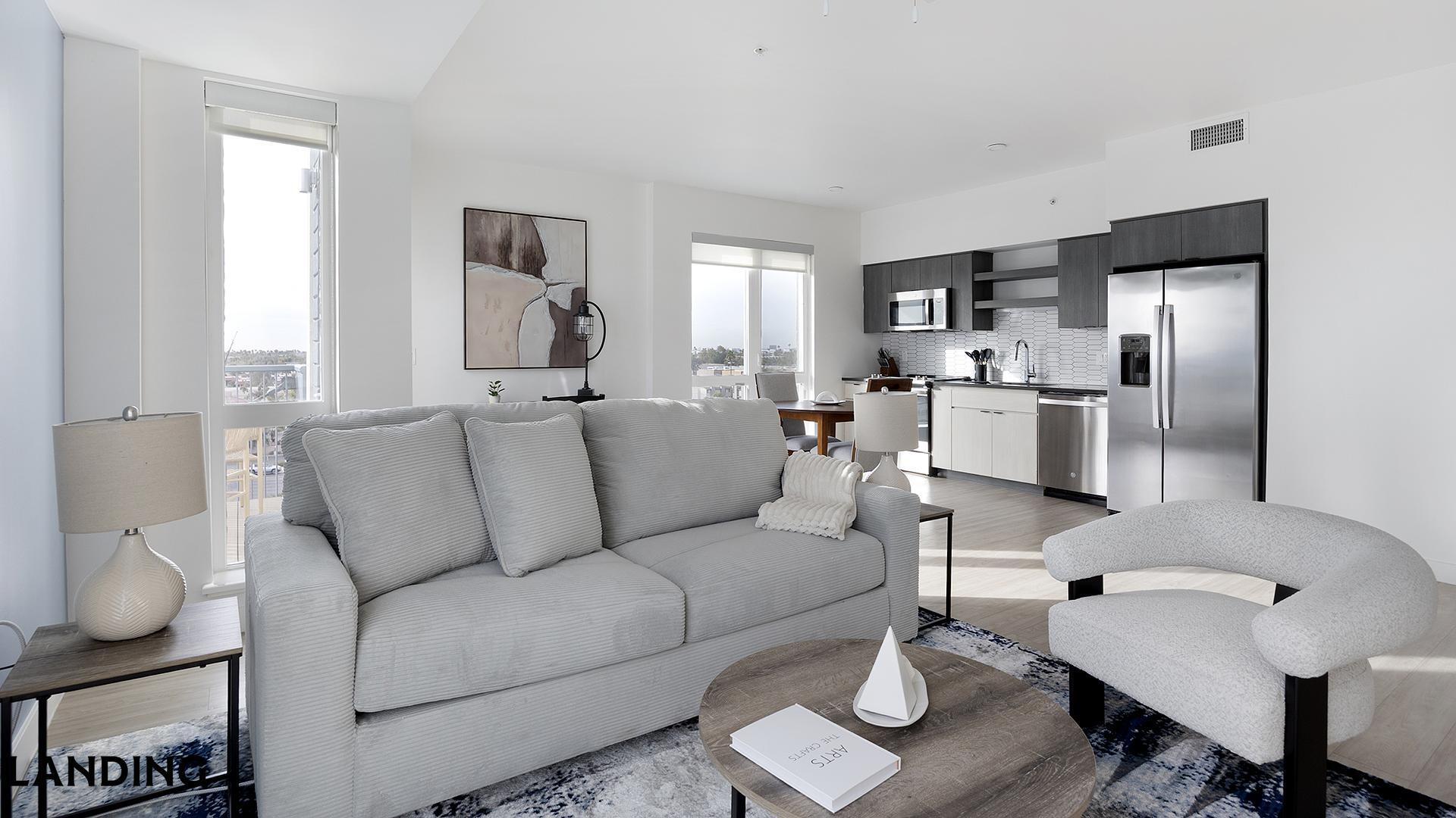 Building Photo - 707 S Farmer Ave