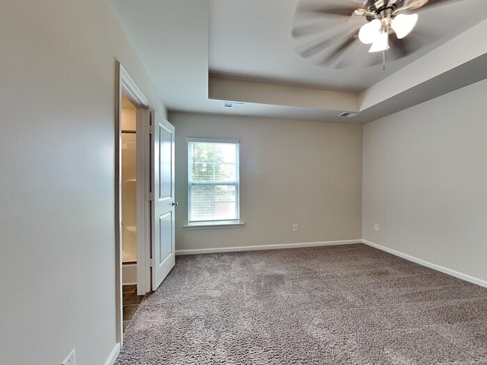 Building Photo - 421 Leaning Maple Wy