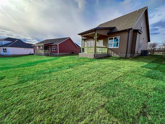 Building Photo - 3 bedrooms almost brand new house