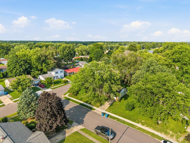 Building Photo - 836 Eastmont Dr
