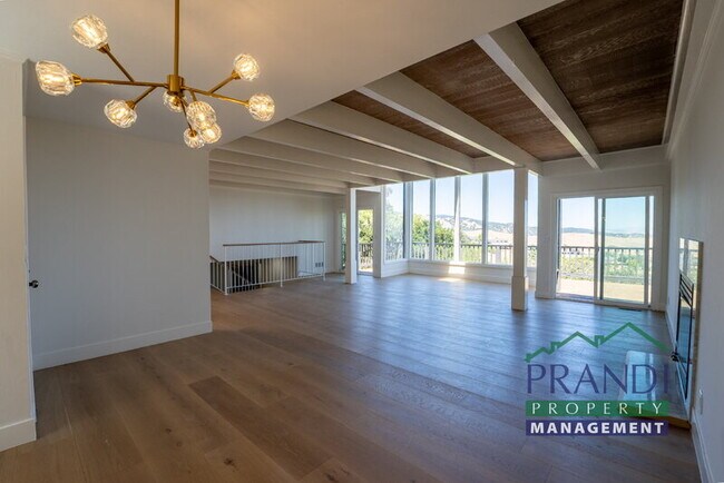Building Photo - 645 Fawn Dr