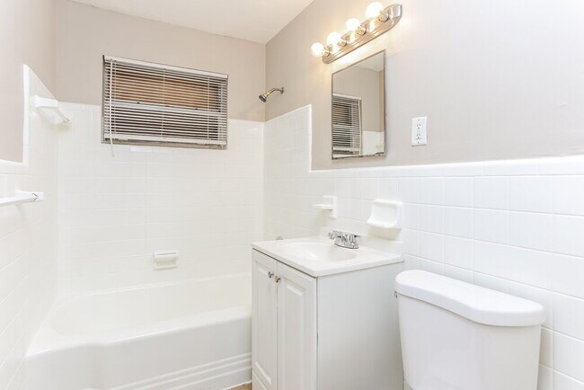 Building Photo - 1181 NW 19th St