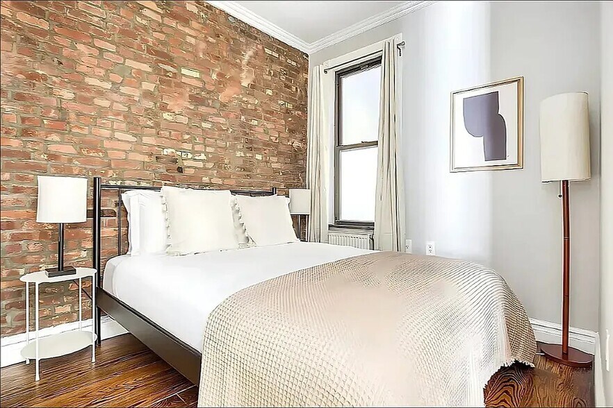 Building Photo - 438 W 52nd St