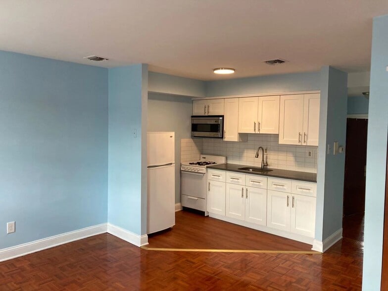 Building Photo - 3219 Hamilton St