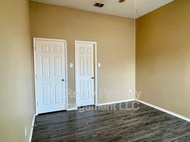 Building Photo - 6116 Pine Meadow Ln