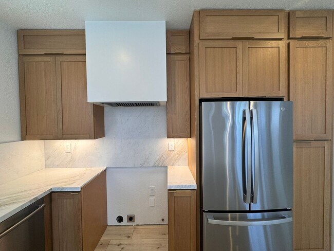 Building Photo - Newly Renovated Modern 3-Bedroom Home with...