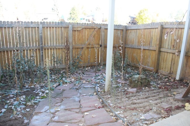 Building Photo - COME TOUR THIS BEAUTIFUL TOWNHOME. AVAILABLE NOW!