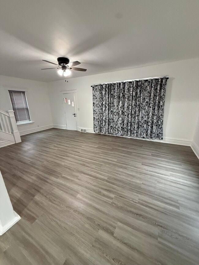 Building Photo - 705 SW 2nd Ave