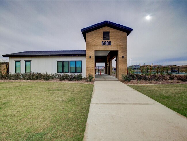 Building Photo - $500 OFF FIRST MONTHS FULL RENT!