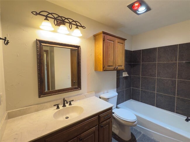 Building Photo - 217 Woodbridge Cir