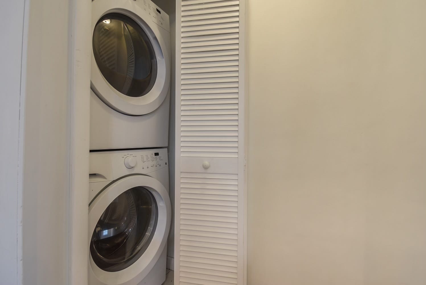 Building Photo - 109 4th Ave