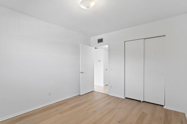Building Photo - 2287 Philippine Dr