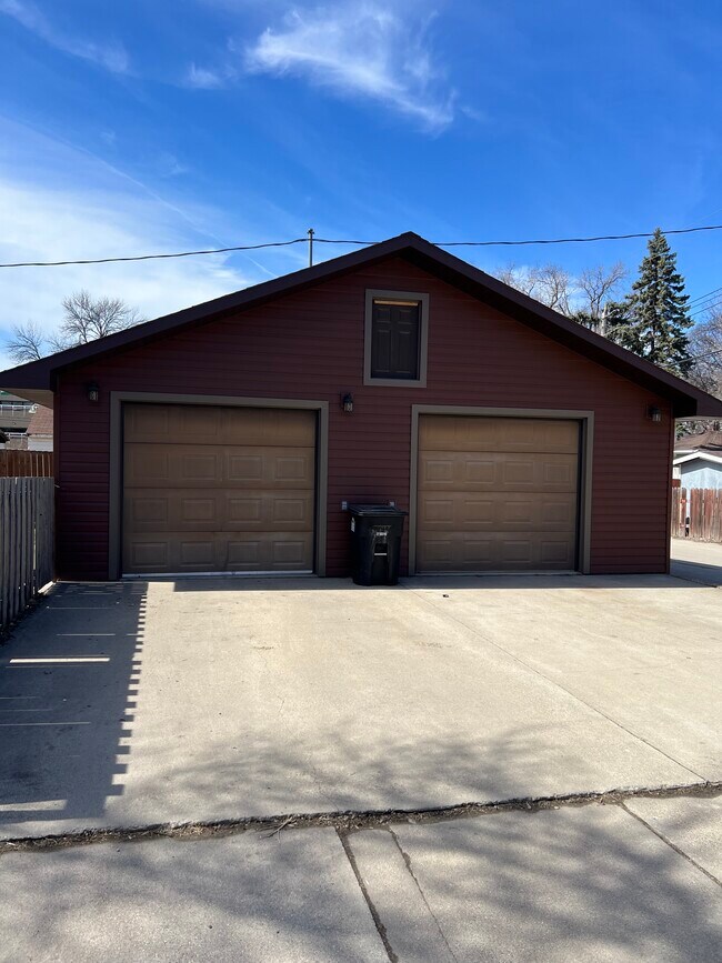 Building Photo - 2302 2nd Ave N