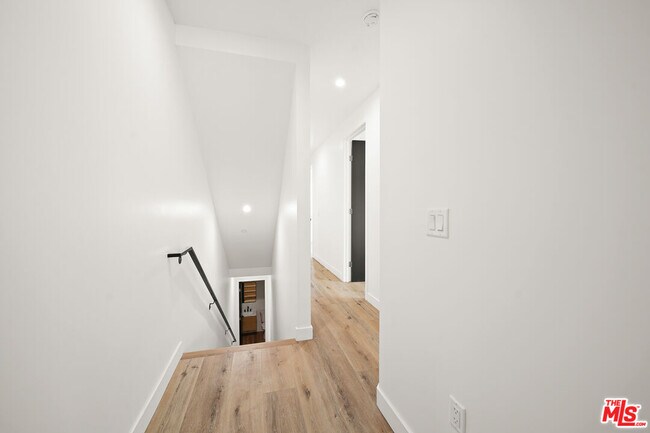 Building Photo - 1520 Magnolia Ave