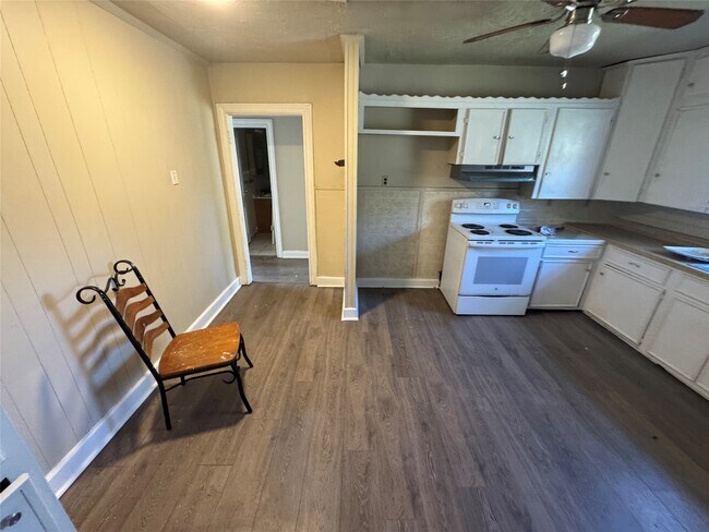 Building Photo - 115 Carter St