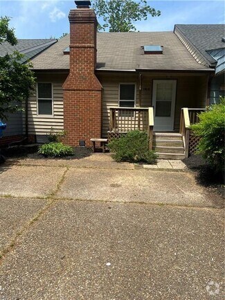 Building Photo - Terrific Townhome