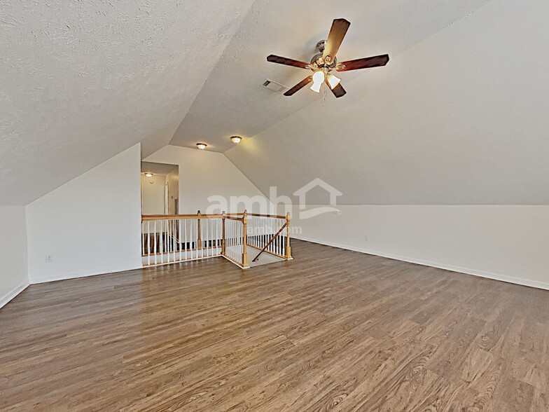 Building Photo - 6852 Scarlet Ridge Dr