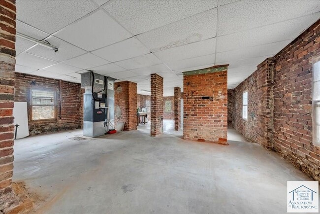 Building Photo - 611 Watt St