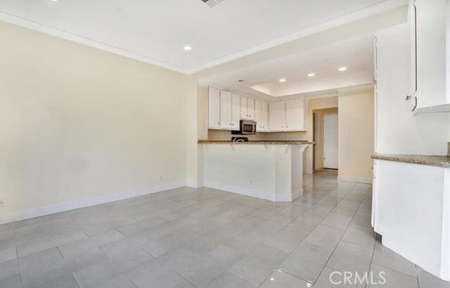 Building Photo - 6011 E Queens Dr