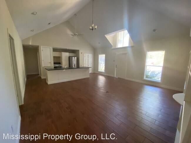 Building Photo - 3 br, 3 bath House - 2325 University Avenue
