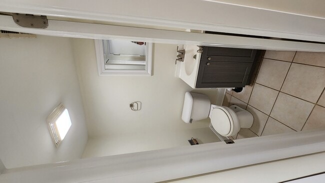 Building Photo - 653 Hale Ct
