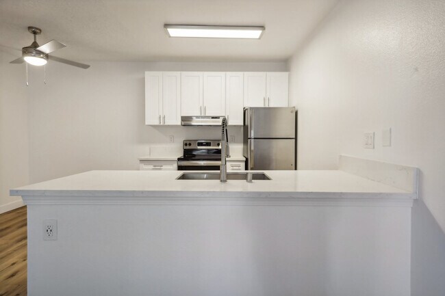 Building Photo - Valle at 9151 Kenwood