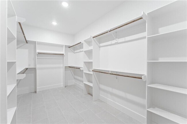 Building Photo - 16 Celtic Dr