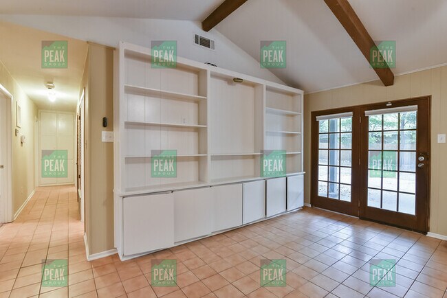 Building Photo - 3.2.2  2212 sq ft Wedgwood Area