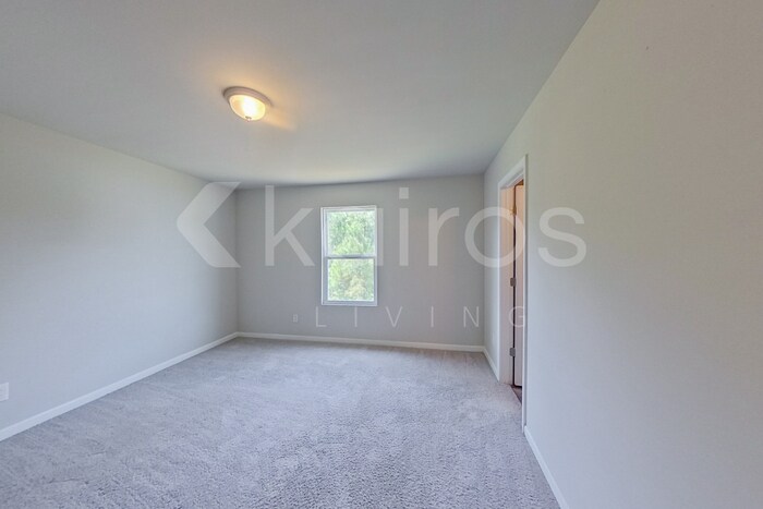 Building Photo - 248 York Ln