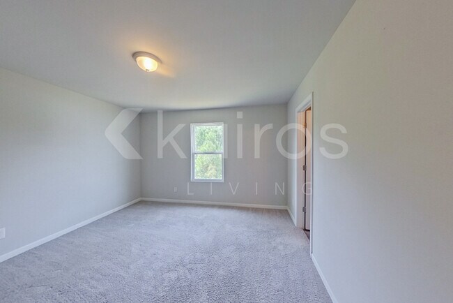 Building Photo - 248 York Ln