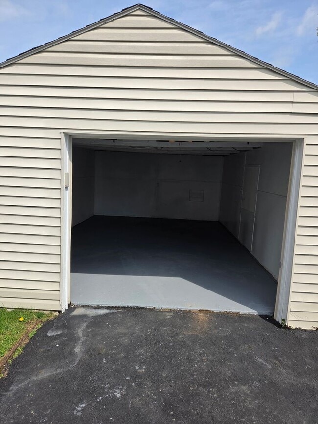 Building Photo - Updated Charming 2BR House in Plain Twp/Canton