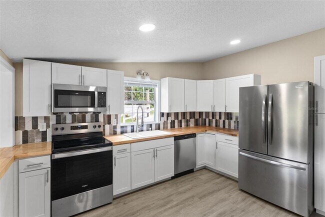 Building Photo - 15375 SE 64th Pl