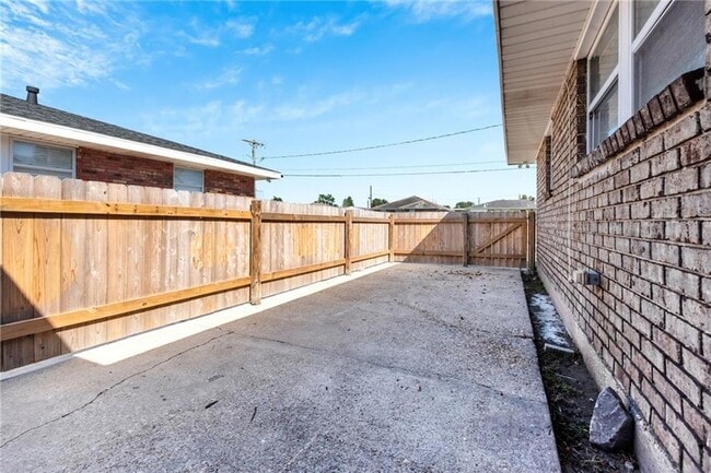 Building Photo - 2508 Chalona Dr