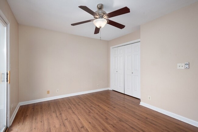 Building Photo - Updated Condo Steps from Vanderbilt with P...
