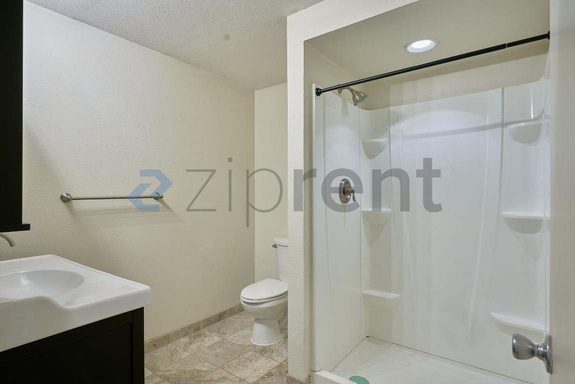 Building Photo - Unit