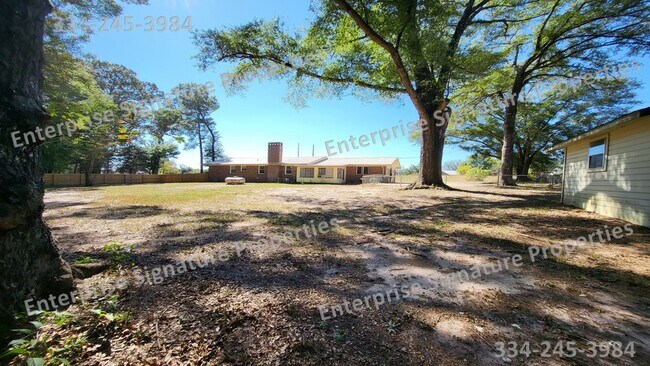 Building Photo - 2500 Neal Metcalf Rd