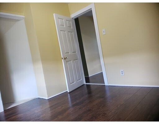 Building Photo - 67 Wales St