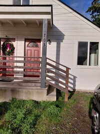 Building Photo - Cozy updated 1 bedroom with rooftop deck