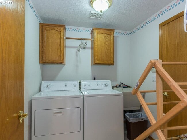 Building Photo - Charming 4-Bed, 2-Bath Home with Vaulted Ceilings, Dual Fireplaces & Serene Outdoor Spaces